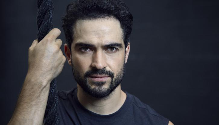 Alfonso Herrera Height Feet Inches cm Weight Body Measurements