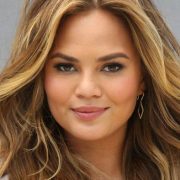 Chrissy Teigen Height Feet Inches cm Weight Body Measurements