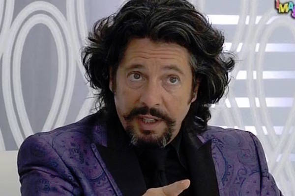 Laurence Llewelyn-Bowen Height Feet Inches cm Weight Body Measurements