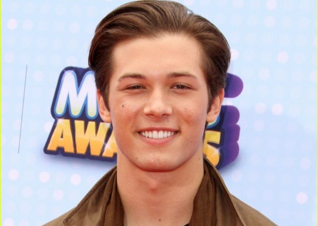 Leo Howard Height Feet Inches cm Weight Body Measurements