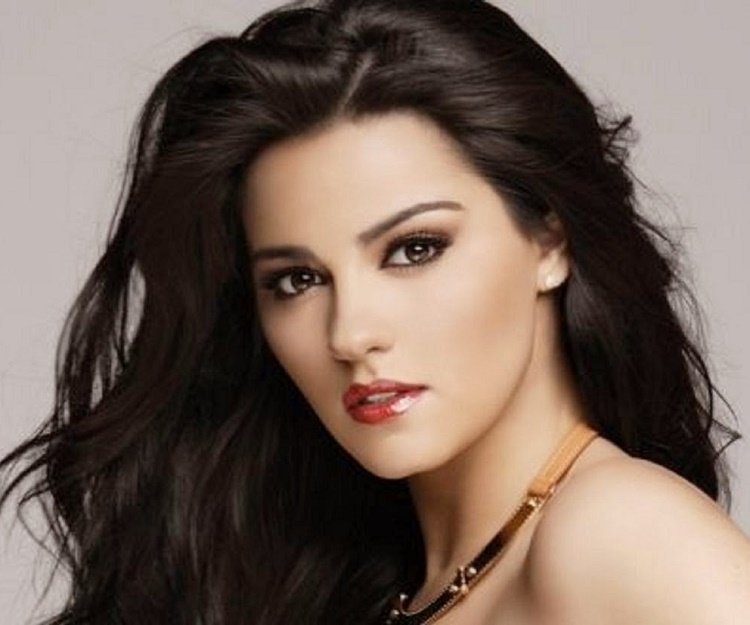 Maite Perroni Height Feet Inches cm Weight Body Measurements