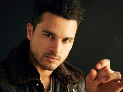 Michael Malarkey’s Height in cm, Feet and Inches – Weight and Body Measurements