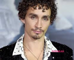Robert Sheehan Height Feet Inches cm Weight Body Measurements