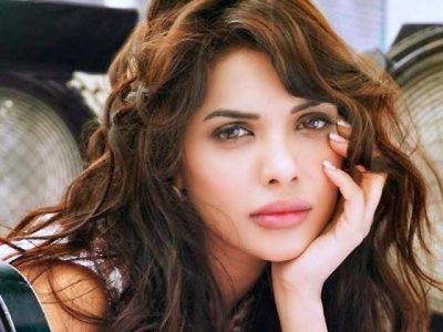 Sara Loren’s Height in cm, Feet and Inches – Weight and Body Measurements