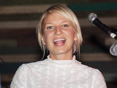 Sia (musician)’s Height in cm, Feet and Inches – Weight and Body Measurements