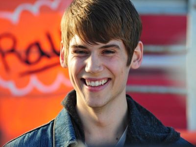 Tony Oller’s Height in cm, Feet and Inches – Weight and Body Measurements