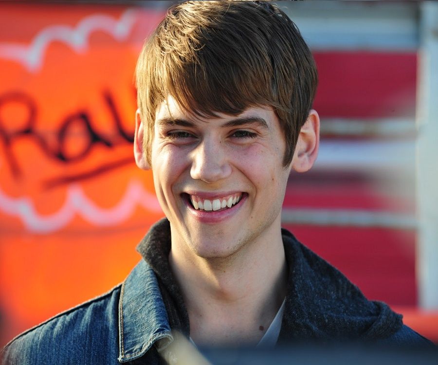 Tony Oller Height Feet Inches cm Weight Body Measurements