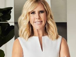 Vicki Gunvalson Height Feet Inches cm Weight Body Measurements