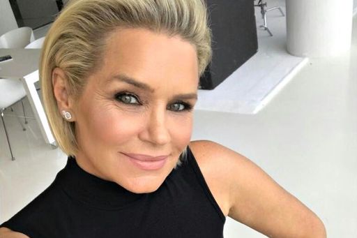 Yolanda Hadid Height Feet Inches cm Weight Body Measurements