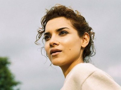 Amber Rose Revah’s Height in cm, Feet and Inches – Weight and Body Measurements