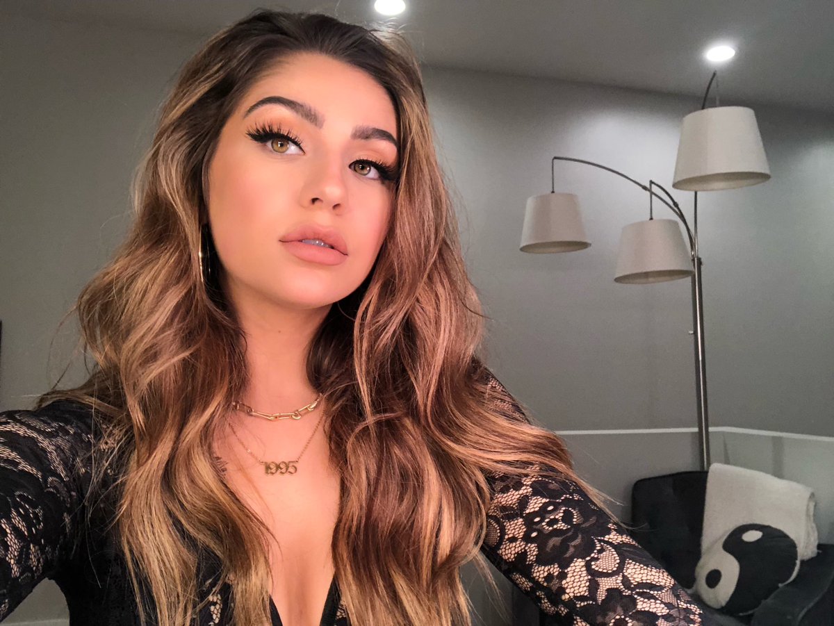 Andrea Russett Height Feet Inches cm Weight Body Measurements