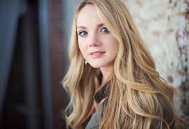 Danielle Bradbery Height Feet Inches cm Weight Body Measurements