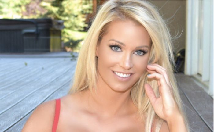 Elle Johnson Height Feet Inches cm Weight Body Measurements