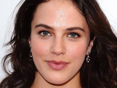 Jessica Brown Findlay’s Height in cm, Feet and Inches – Weight and Body Measurements