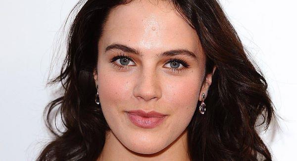 Jessica Brown Findlay Height Feet Inches cm Weight Body Measurements