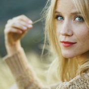 Jessy Schram Height Feet Inches cm Weight Body Measurements