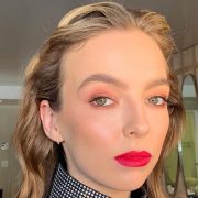 Jodie Comer Height Feet Inches cm Weight Body Measurements