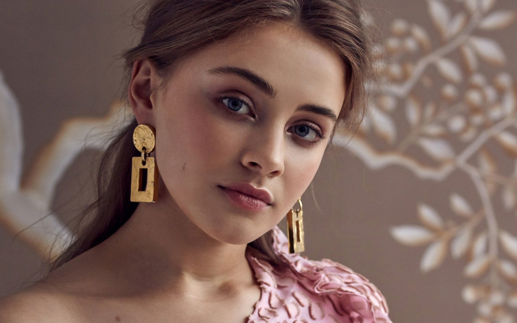 Josephine Langford Height Feet Inches cm Weight Body Measurements