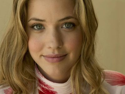 Julie Gonzalo’s Height in cm, Feet and Inches – Weight and Body Measurements