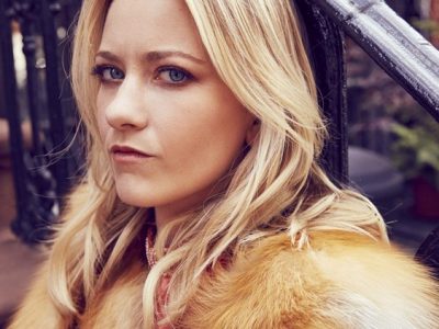 Meredith Hagner’s Height in cm, Feet and Inches – Weight and Body Measurements