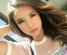 Pokimane’s Height in cm, Feet and Inches – Weight and Body Measurements