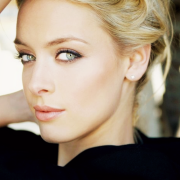 Rachel Skarsten Height Feet Inches cm Weight Body Measurements