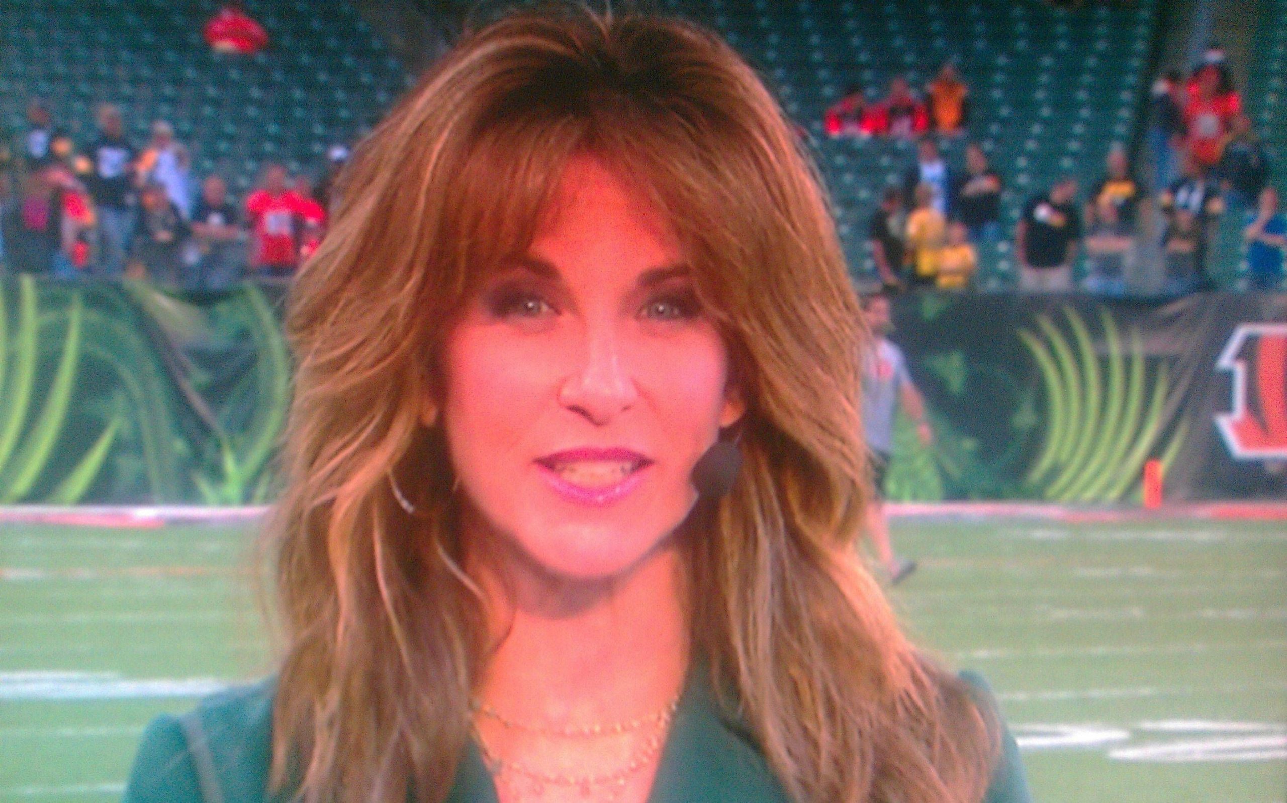 Suzy Kolber Height Feet Inches cm Weight Body Measurements