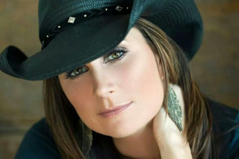 Terri Clark's Height in cm, Feet and Inches Weight and Body