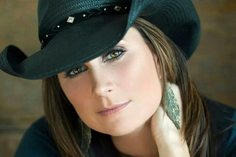 Terri Clark Height Feet Inches cm Weight Body Measurements