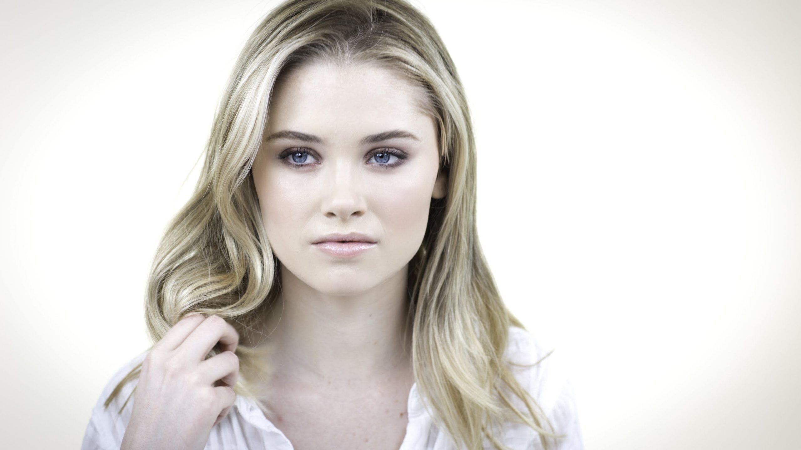 Virginia Gardner Height Feet Inches cm Weight Body Measurements