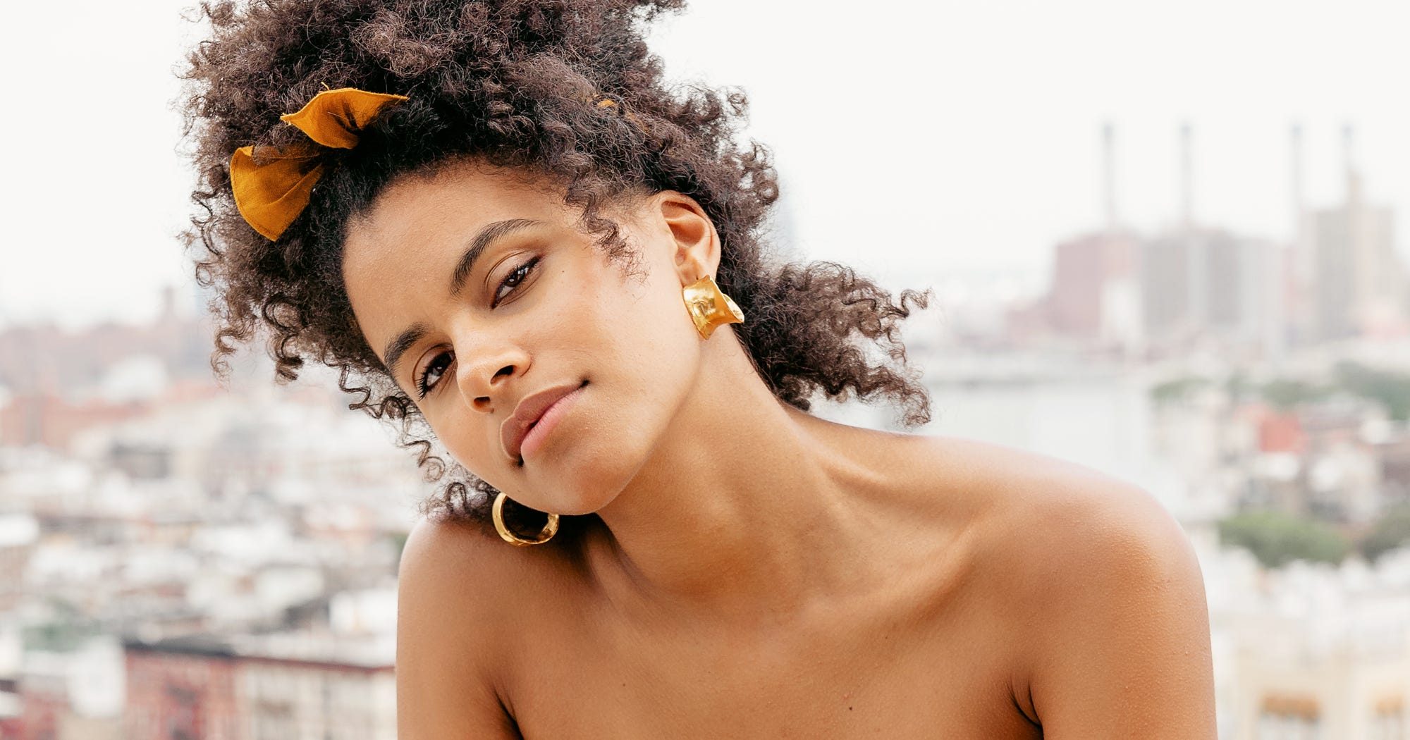 Zazie Beetz Height Feet Inches cm Weight Body Measurements