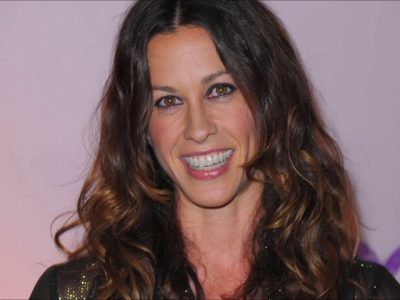 Alanis Morissette’s Height in cm, Feet and Inches – Weight and Body Measurements