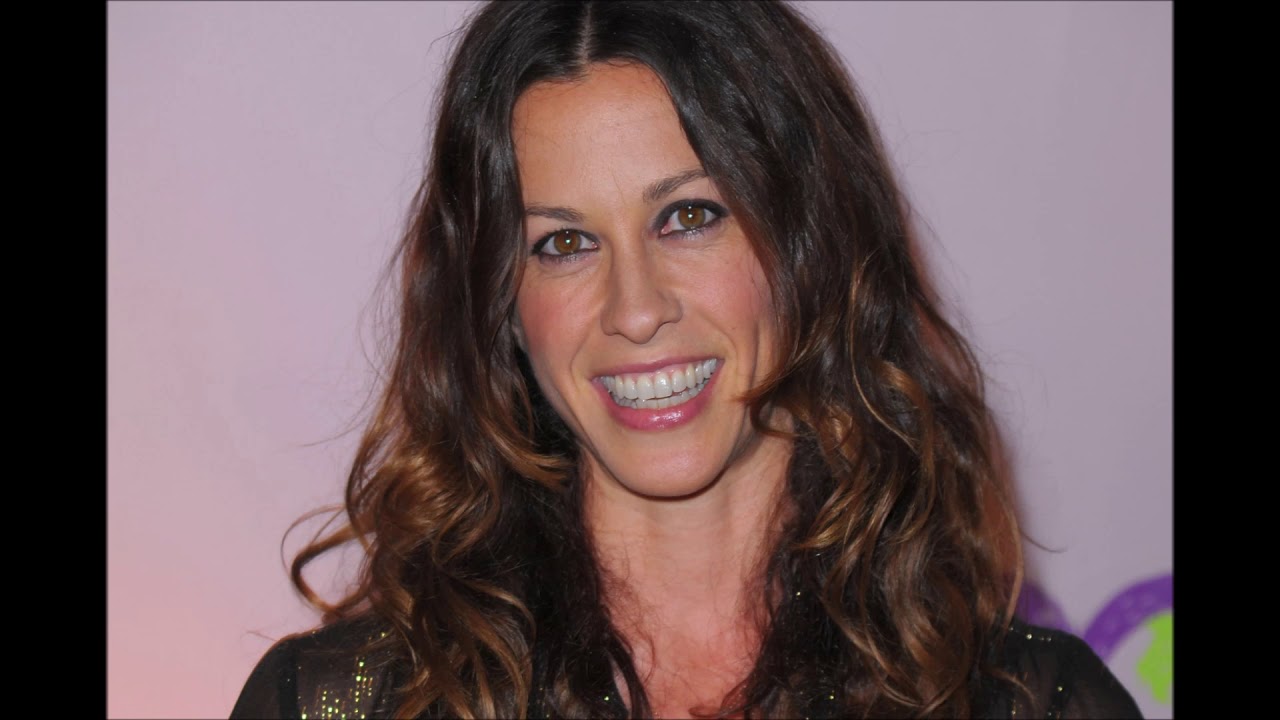 Alanis Morissette Height in cm Feet Inches Weight Body Measurements