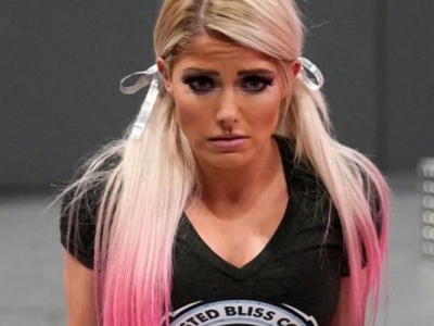 Alexa Bliss’ Height in cm, Feet and Inches – Weight and Body Measurements