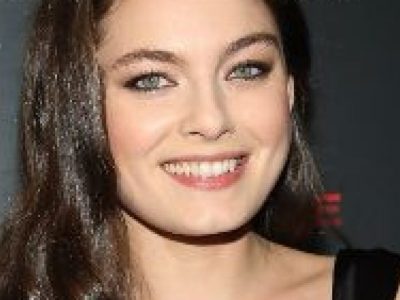 Alexa Davalos’ Height in cm, Feet and Inches – Weight and Body Measurements