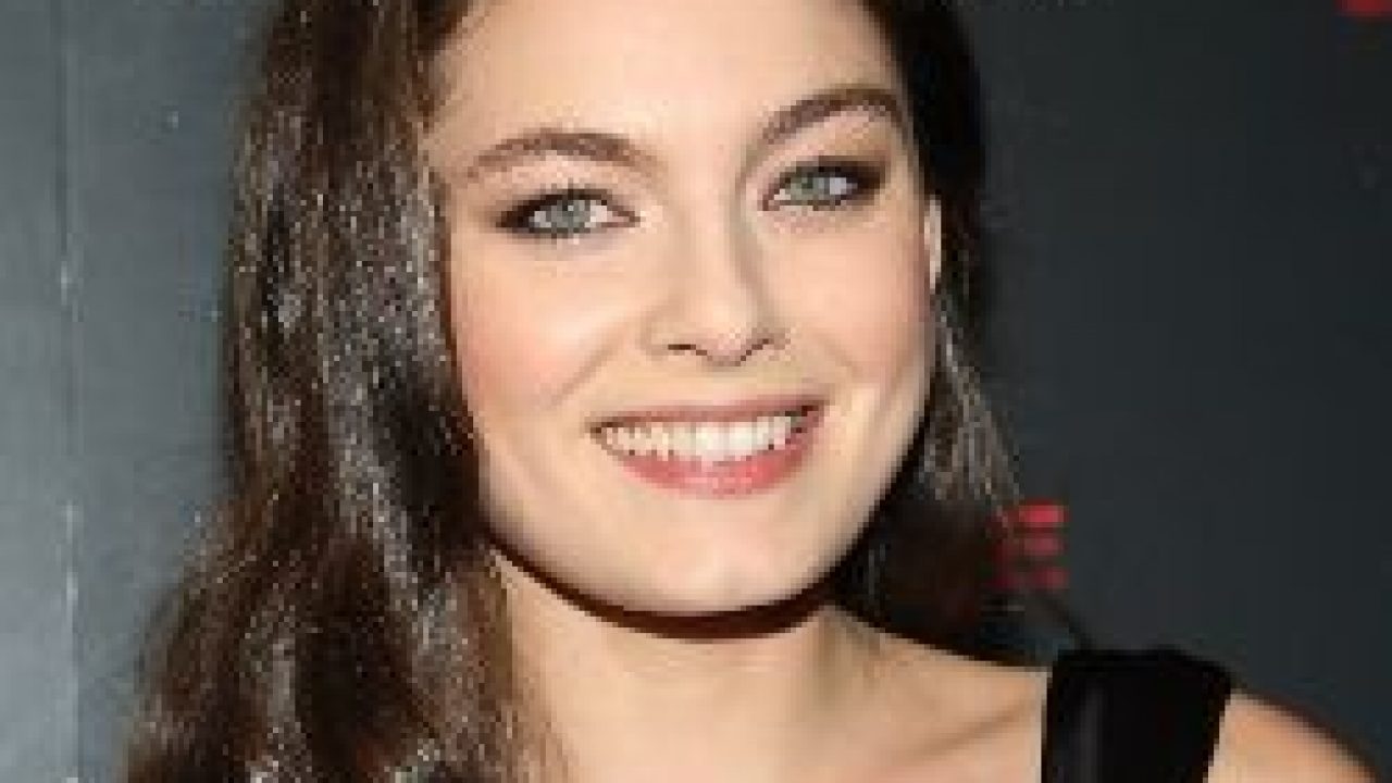 Alexa Davalos Height in cm Feet Inches Weight Body Measurements
