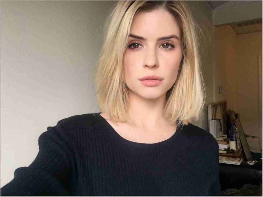 Carlson Young’s Height in cm, Feet and Inches - Weight and Body