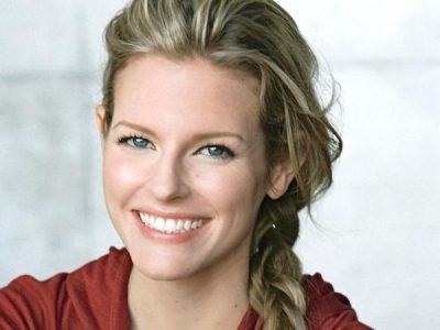 Chelsey Crisp’s Height in cm, Feet and Inches – Weight and Body Measurements
