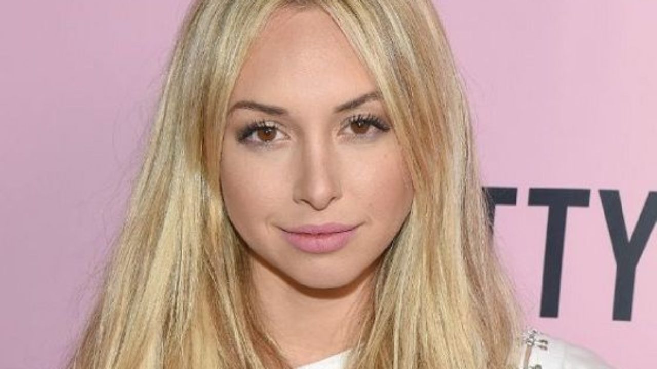 Corinne Olympios Height in cm Feet Inches Weight Body Measurements