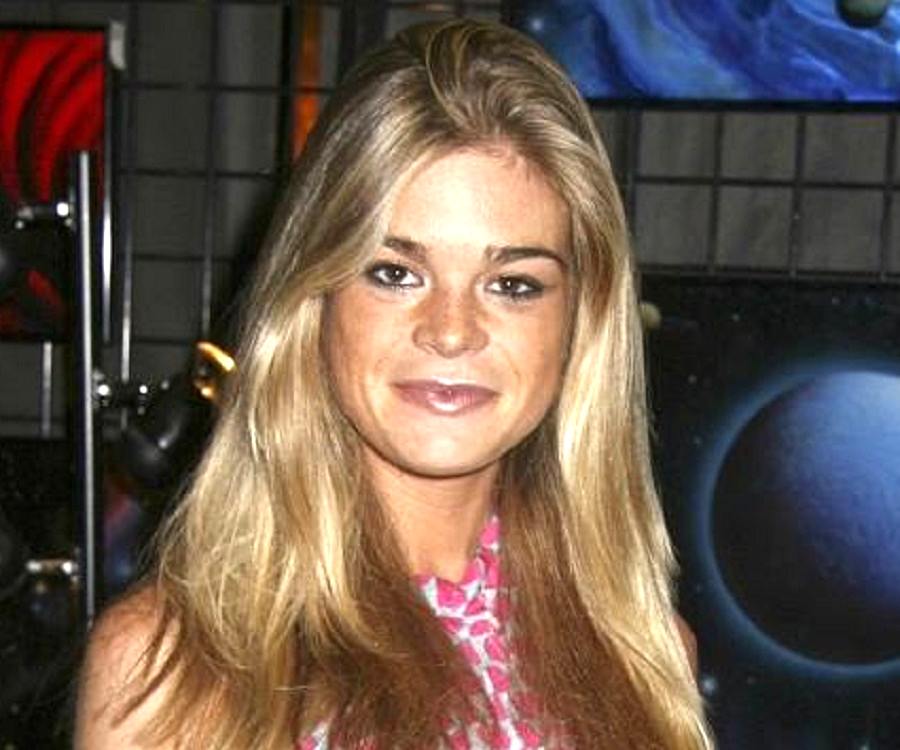 Ellen Muth Height in cm Feet Inches Weight Body Measurements