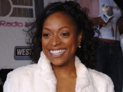 Kellita Smith’s Height in cm, Feet and Inches – Weight and Body Measurements