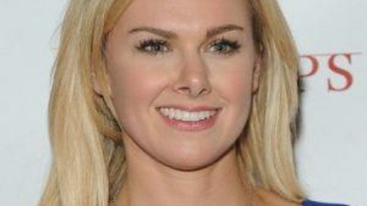 Laura Bell Bundy Height in cm Feet Inches Weight Body Measurements
