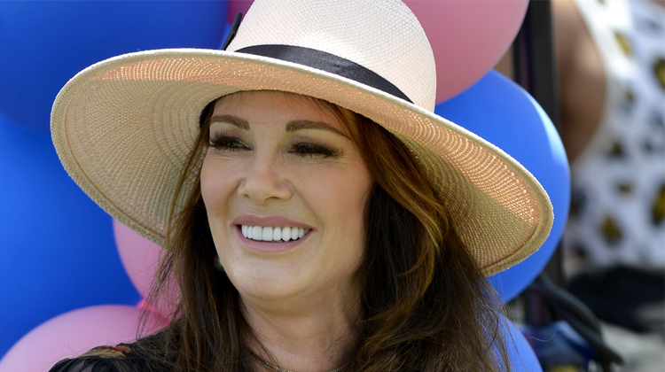 Lisa Vanderpump Height in cm Feet Inches Weight Body Measurements