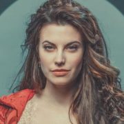 Meghan Ory Height in cm Feet Inches Weight Body Measurements