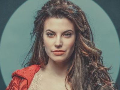 Meghan Ory’s Height in cm, Feet and Inches – Weight and Body Measurements