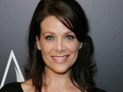 Meredith Salenger’s Height in cm, Feet and Inches – Weight and Body Measurements
