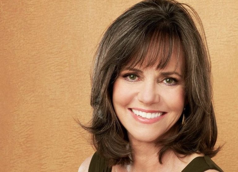 sally-field-height-a-comprehensive-look-at-the-acclaimed-actress