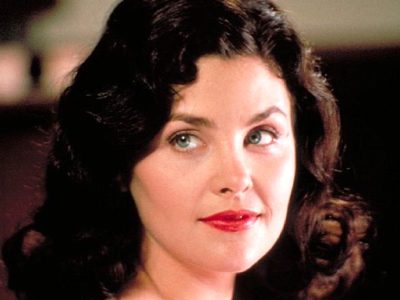 Sherilyn Fenn’s Height in cm, Feet and Inches – Weight and Body Measurements