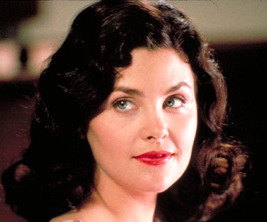 Sherilyn Fenn Height in cm Feet Inches Weight Body Measurements