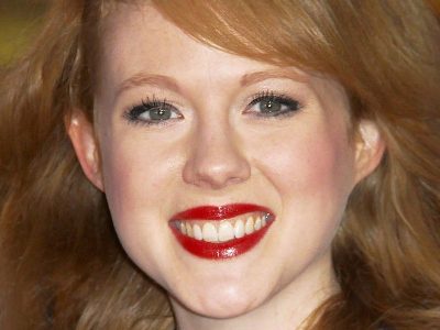 Zoe Boyle’s Height in cm, Feet and Inches – Weight and Body Measurements